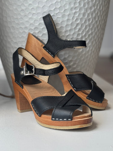 Maguba Black Criss Cross Clogs, 38