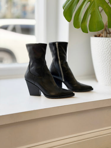 Dolce Vita Black Point Toe Boots, 8.5