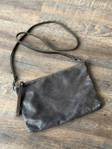 Rough & Tumble Pinch Bottom Traveler Bag in Chimney