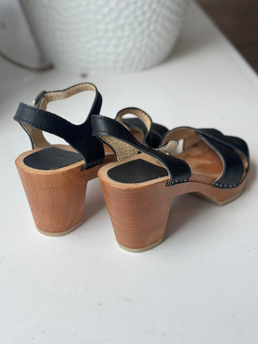 Maguba Black Criss Cross Clogs, 38