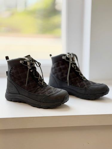 Keen Winter Hiking Boots, 9