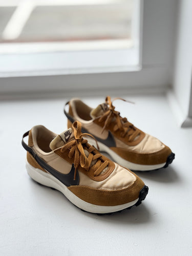 Nike Waffle Debut Sneakers in Sesame, US 7