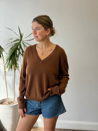 Jenni Kayne Flynn Cashmere V Neck Sweater in Clay, Large