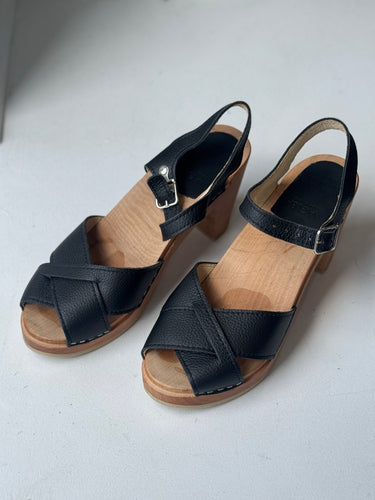 Maguba Black Criss Cross Clogs, 38