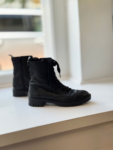Bershka Black Leather Boots w/side Zip, 39