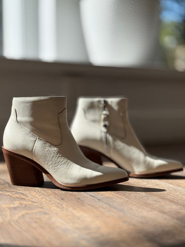 Rag & Bone Razor Ankle Boots in White, 37