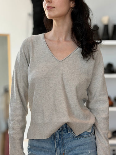 ATM NWT Silver V Neck Sweater, XSmall