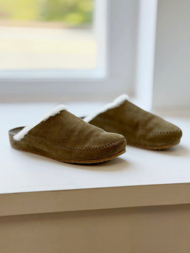 Jenni Kayne Cabin Shearling Mules in Moss, 39