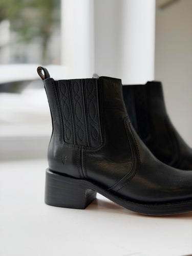 Frye Campus Chelsea Boots in Black, 8.5