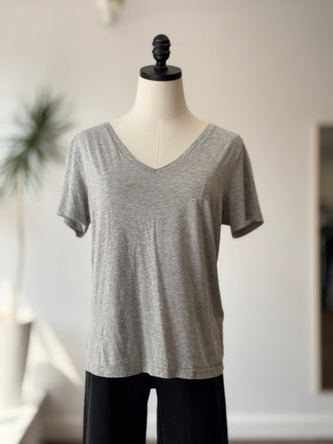 Rails Gray V-Neck T-Shirt, Medium