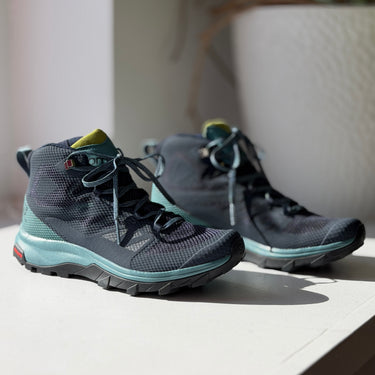 Salomon Outline Mid Gore-tex Hiking Boots in Navy, 8.5