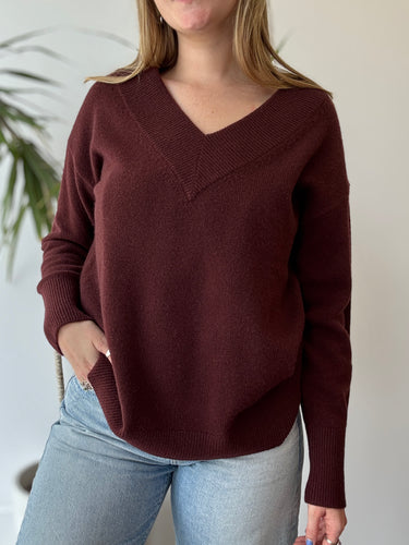 LL Bean Signature NWT Cashmere V Neck Sweater in Current, Medium