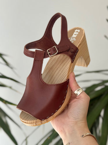 Sandgren Maya High Clogs in Mahogany, 36