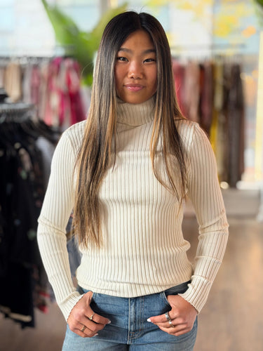 Giu Giu Ivory LS Knit Turtleneck , Large