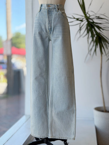 Re/Done NWT 90's High Rise Loose Jeans in Perfect Light Indigo, 28