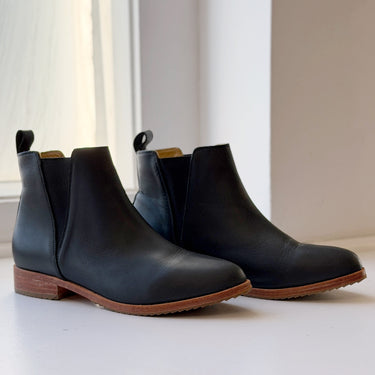 Nisolo Black Chelsea Boots, 9.5
