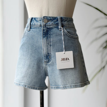 Just Black Denim NWT Classic Hem Denim Shorts, Medium