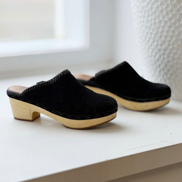 Frye & Co Black Suede Mule Clogs, 7