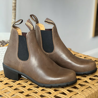 Blundstone Heeled Chelsea Boots in Antique Brown, US 9