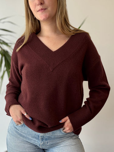 LL Bean Signature  NWT Cashmere V Neck Sweater in Current, Medium