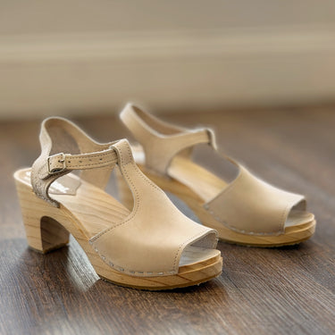 Sandren Sand T-Strap Clogs, 38