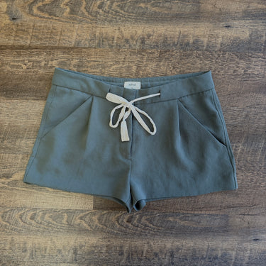 Wilfred Aritzia Expergue Sage Shorts - hem came loose, 10