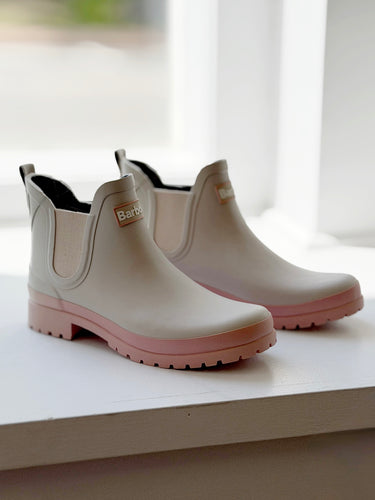 Barbour AS IS Chelsea Boots - faint discoloration, 7