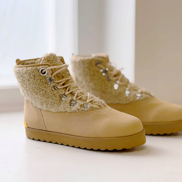 Larroude New Vail Sherpa Boots, 9