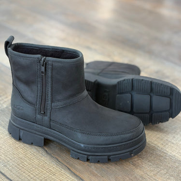 Ugg NWOT Ashton Zip Boots, 8.5