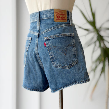 Levi's High Waist Mom Shorts, 28
