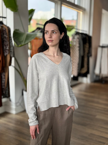 ATM NWT Silver V Neck Sweater, XSmall