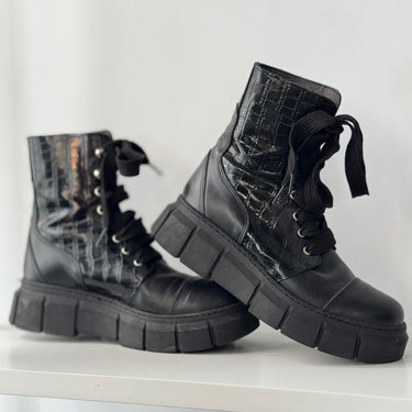 Alohas Platform Lace Up Boots, 41
