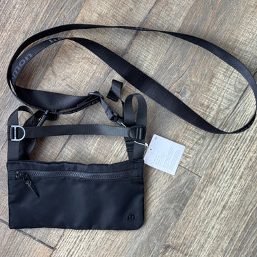 Lululemon NWT Stow & Flow Bag
