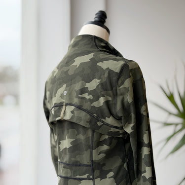 Lululemon Camo Yoga Jacket - some pills, 10
