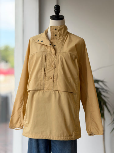 Fjall Raven NWT Abisko Hike Anorak in Dune Beige, Small